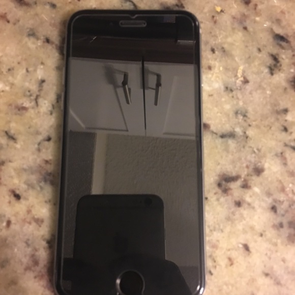 iPhone 6 - Picture 2 of 4